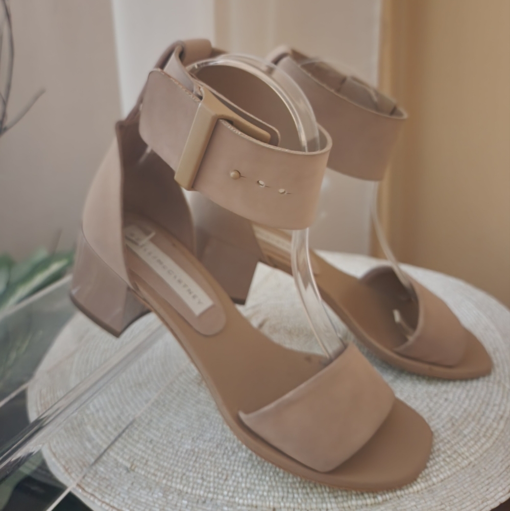 Elegant Tan Block Heel Sandals US 5.5 - Picture 2 of 10